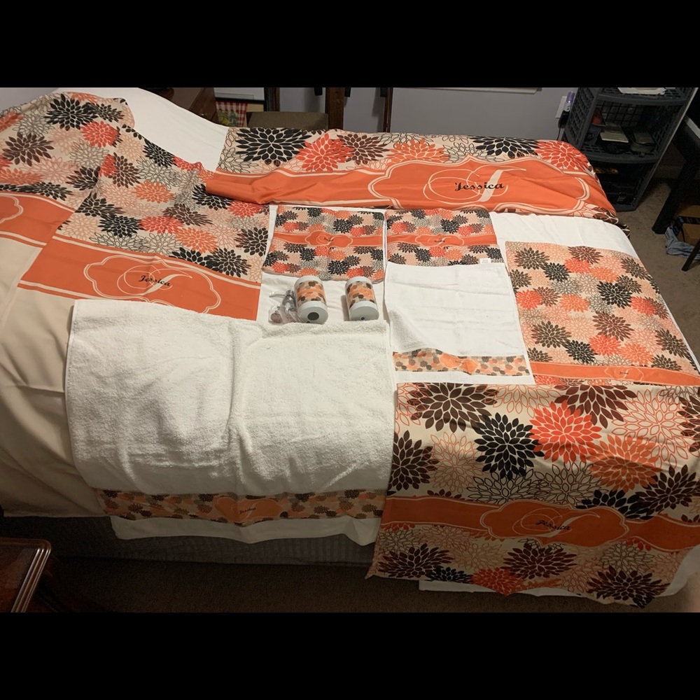 Lot of Jessica room/bathroom decor - all new!